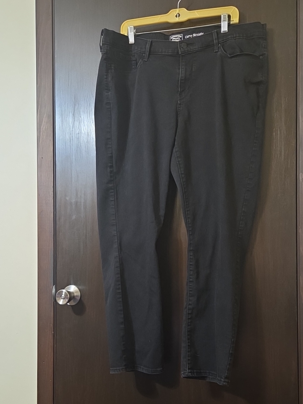 Levi Strauss Signature Gold Curvy Straight ladies black Jeans   size w 36. L 40.